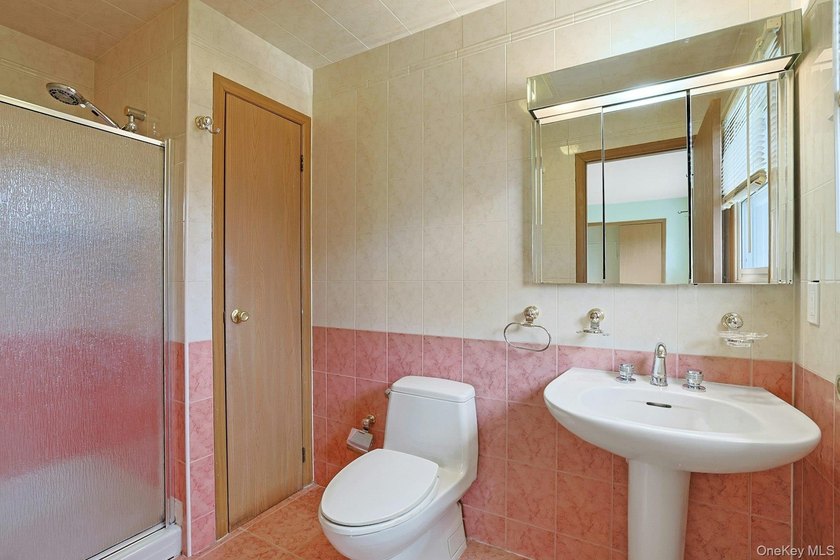 Welcome to this well-maintained 3-bedroom, 2.5-bath home in the - photo 20
