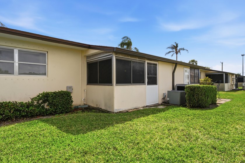 Beautifully maintained 1/1 Condo located in a welcoming and - photo 21