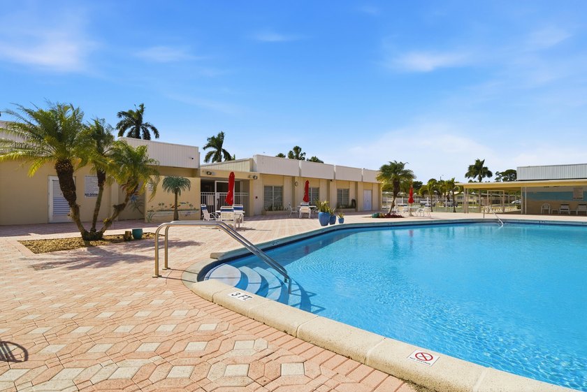 Beautifully maintained 1/1 Condo located in a welcoming and - photo 26