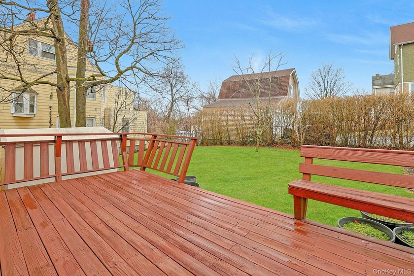 Welcome to this well-maintained 3-bedroom, 2.5-bath home in the - photo 27