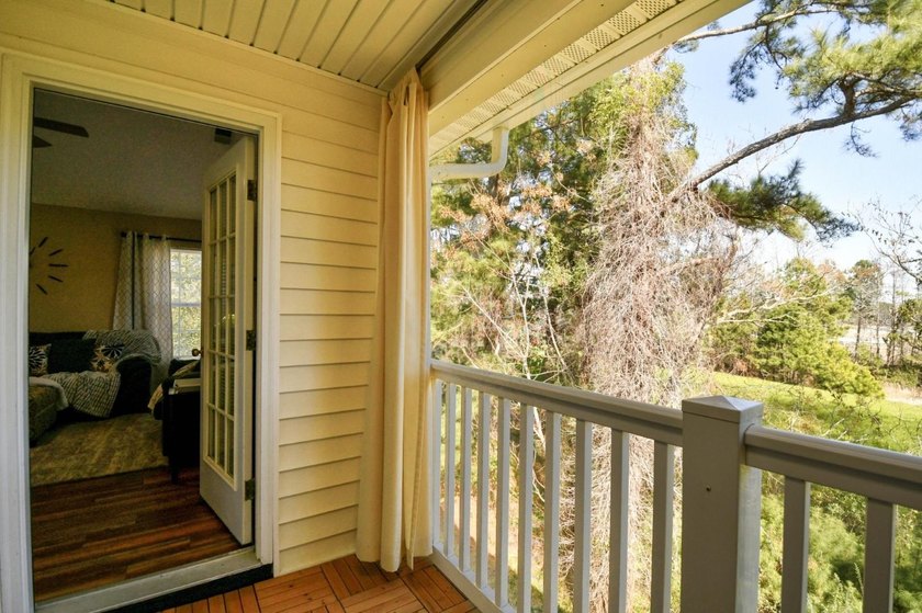 Beautifully furnished, fully stocked and updated 3 bedroom, 2 - photo 28