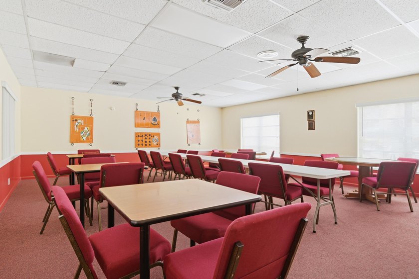Beautifully maintained 1/1 Condo located in a welcoming and - photo 30