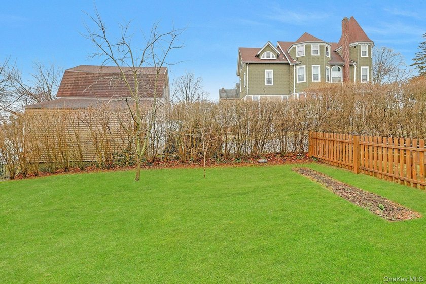 Welcome to this well-maintained 3-bedroom, 2.5-bath home in the - photo 33