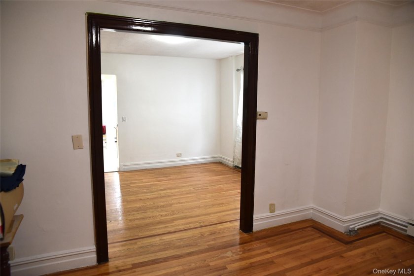 Baychester Area off 233 rd St One Family Frame Semidetached 3 - photo 4