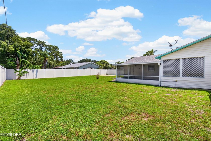 Beautifully Landscaped corner property sits on a generous 10018 - photo 3