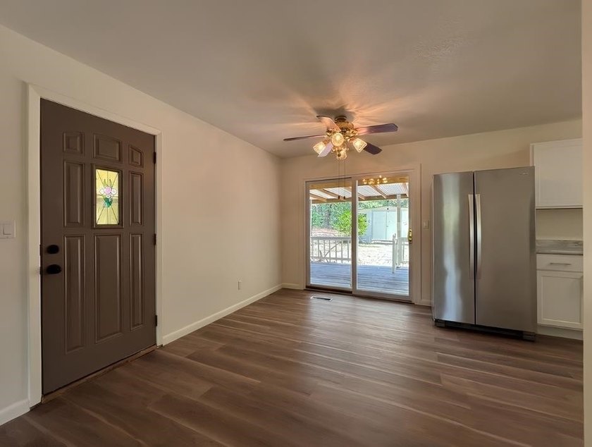 Prime Location! Move-In Tomorrow Ready Home! This 3 bedroom home - photo 8