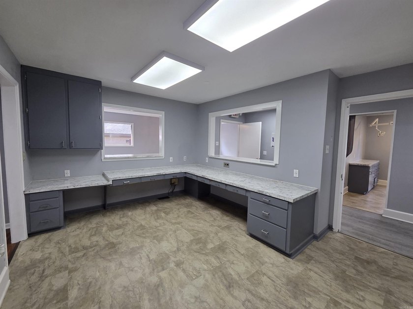Position your business for success in this well-located - photo 7