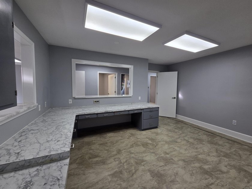 Position your business for success in this well-located - photo 8