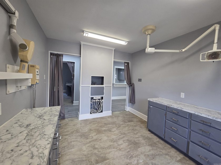 Position your business for success in this well-located - photo 10