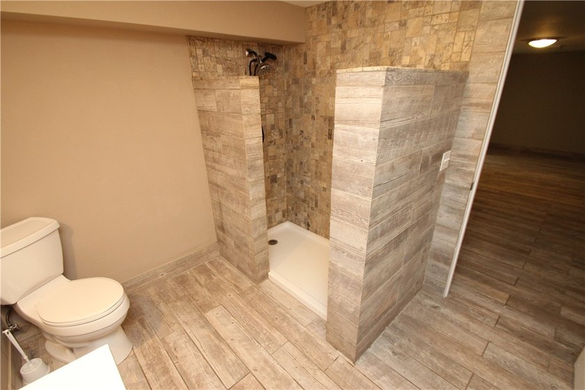 Easy First-Floor Living in Webster! Looking for first-floor - photo 15