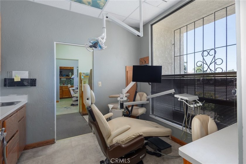 Prime Medical/Dental Office in Santa Maria 2340 SF Building on a - photo 22