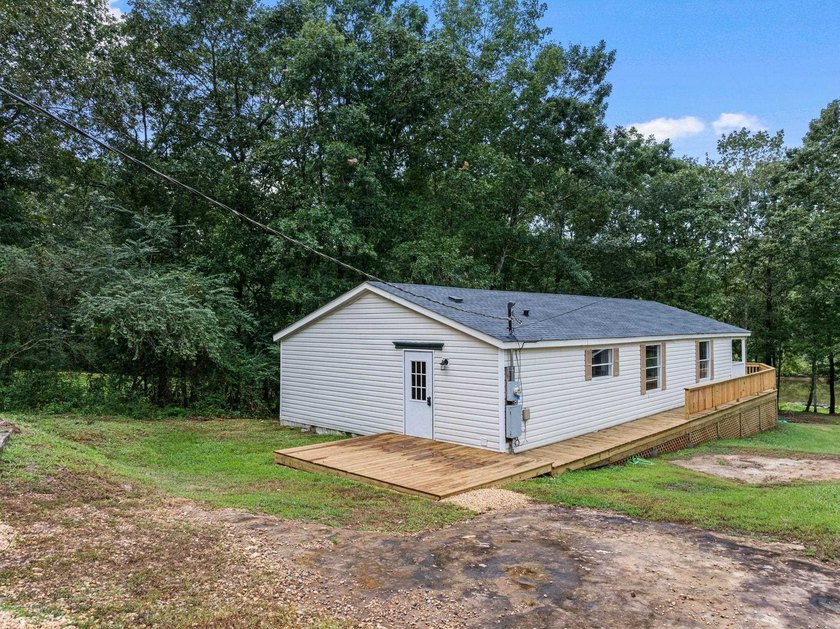 One of a kind mobile home sitting on Bear Creek, with navigable - photo 6