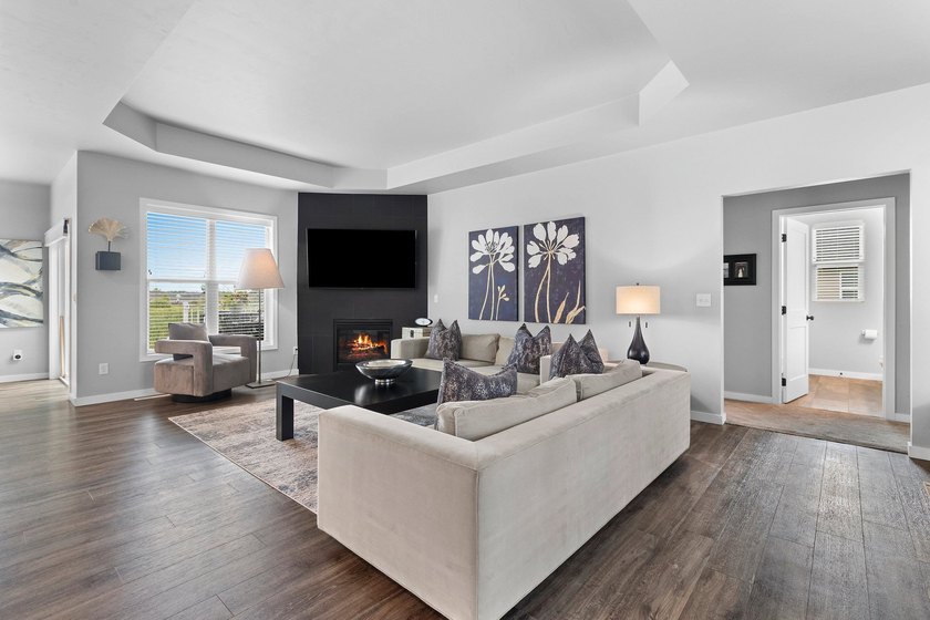 BETTER THAN NEW! Move right in to this well maintained Ledgeview - photo 6