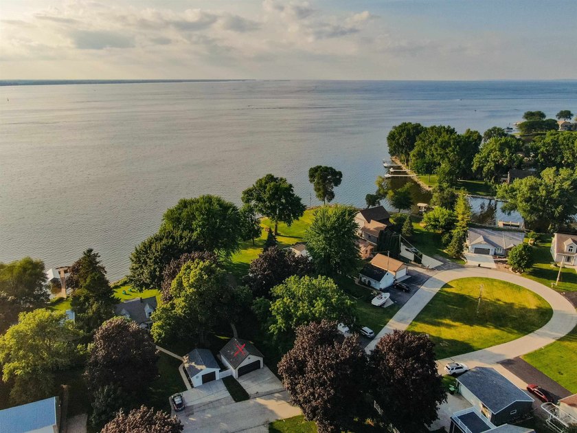 Enjoy lakefront living on the south end of Lake Winnebago! This - photo 6