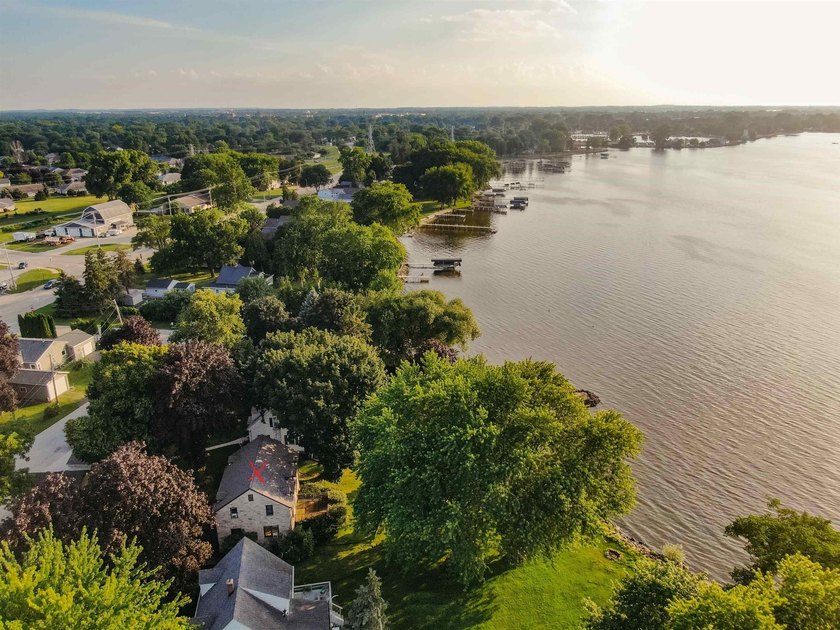 Enjoy lakefront living on the south end of Lake Winnebago! This - photo 9