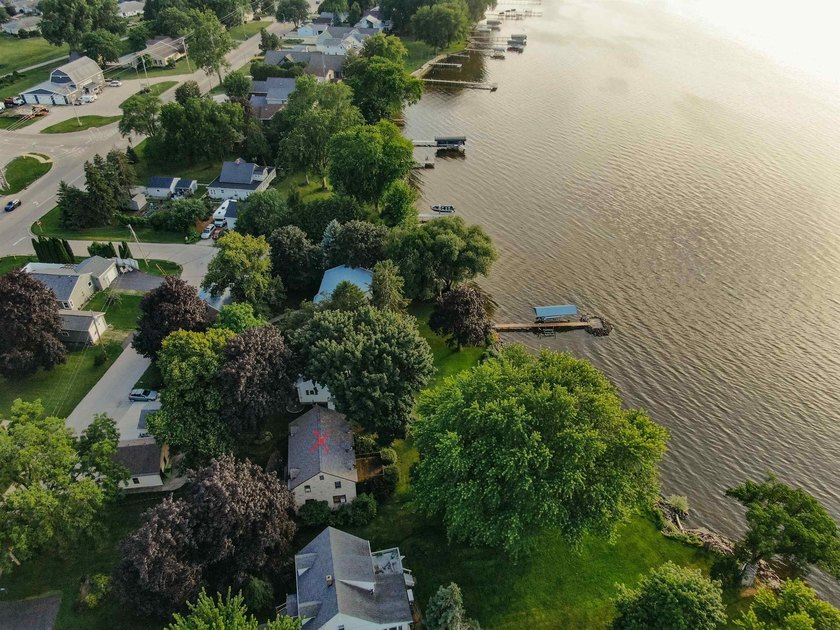 Enjoy lakefront living on the south end of Lake Winnebago! This - photo 10
