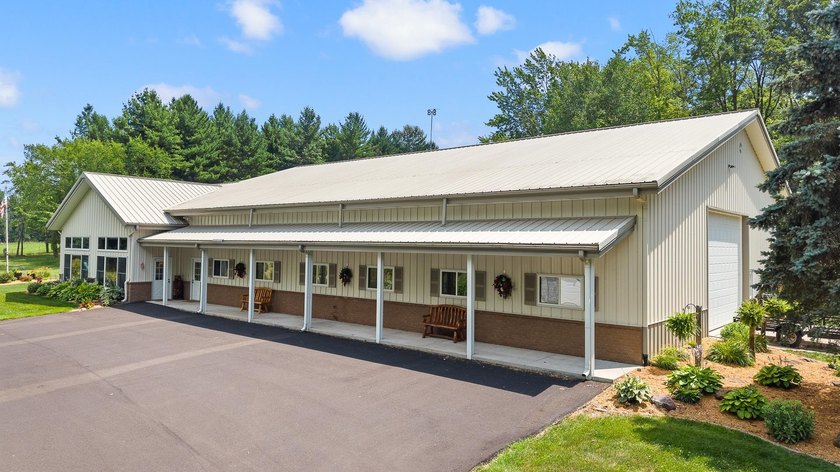 Discover a one-of-a-kind Sauk County Barndominium offering over - photo 4