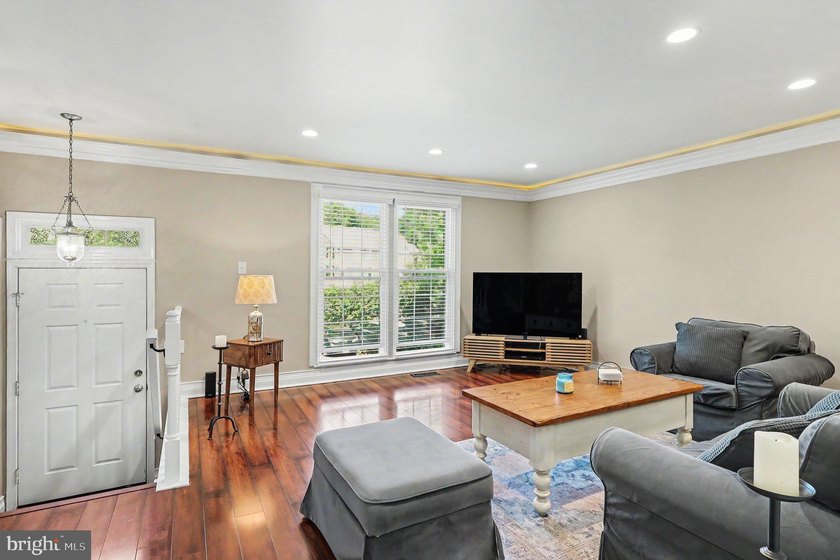 Welcome to 46572 Broadspear Ter, a beautifully maintained 3 - photo 4