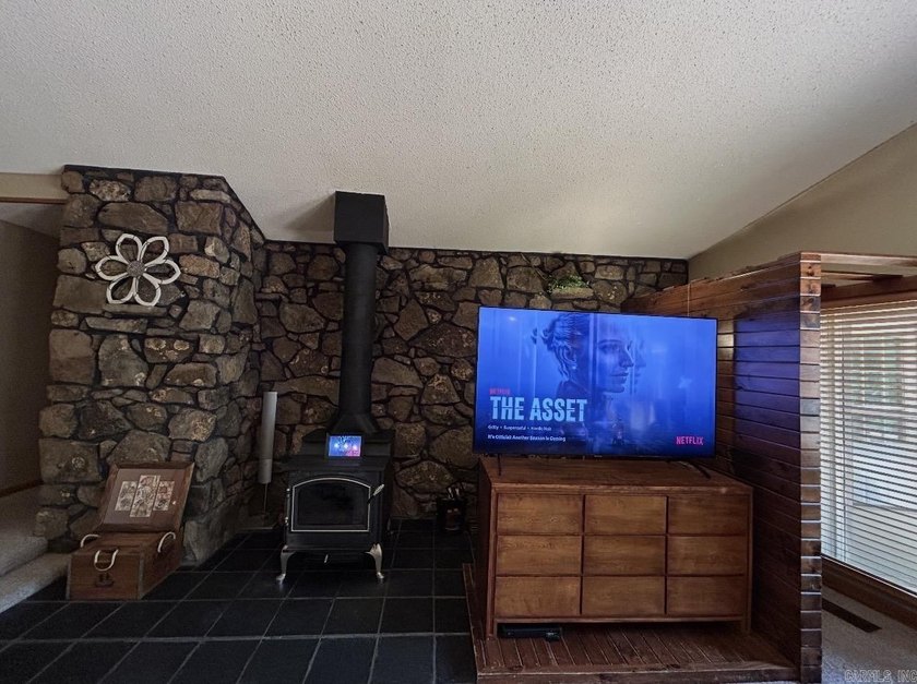 This Greers Ferry Lake area home retreat, is just 3.3 miles to - photo 8
