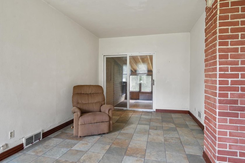 Located near parks, school, and UWGB this 3BR/1BA 1.5 story home - photo 4