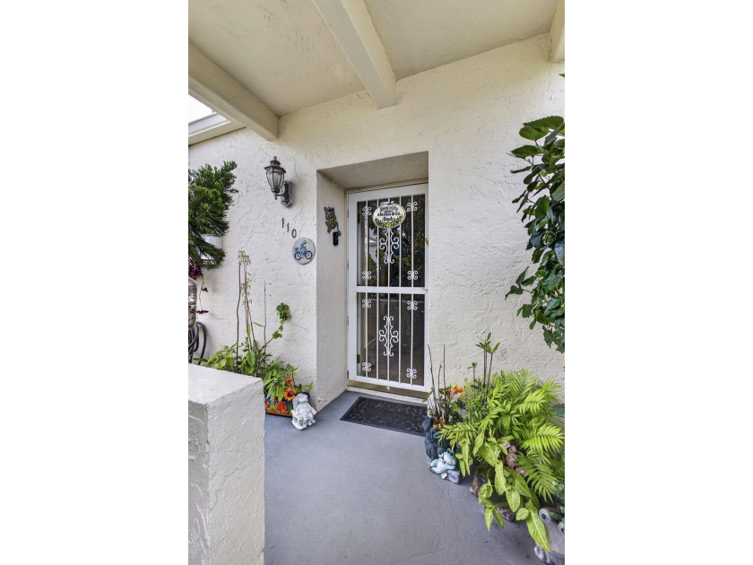 Beautifully maintained 2BR/2BA end-unit villa in desirable - photo 5