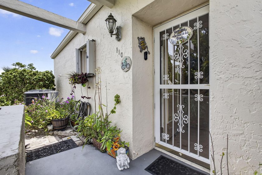 Beautifully maintained 2BR/2BA end-unit villa in desirable - photo 6