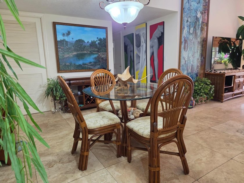 Beautifully maintained 2BR/2BA end-unit villa in desirable - photo 9