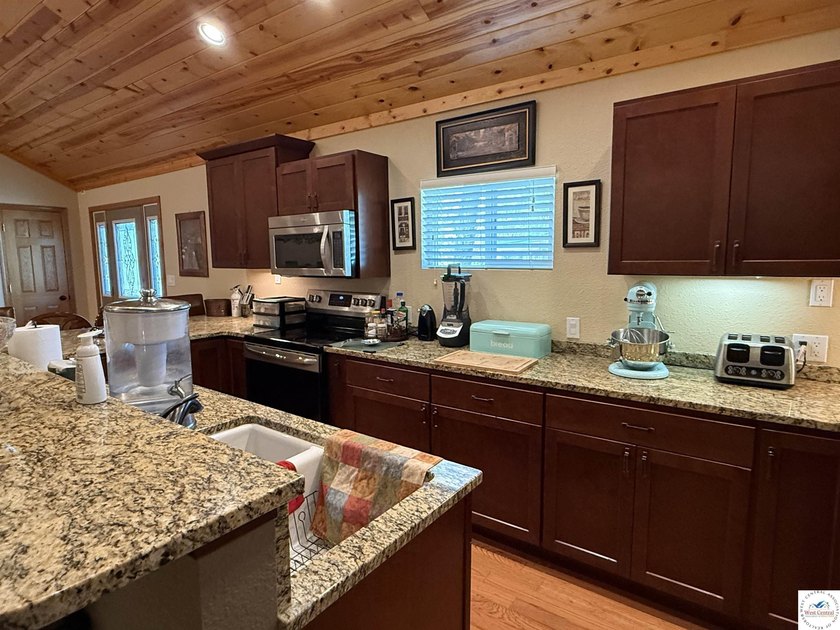 Looking for that optimal full-time home or weekend retreat? This - photo 14
