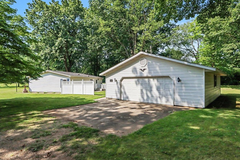 Move-in ready peace and tranquility await you! Situated on a - photo 17