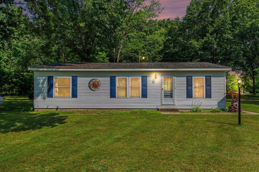 Move-in ready peace and tranquility await you! Situated on a - photo 18