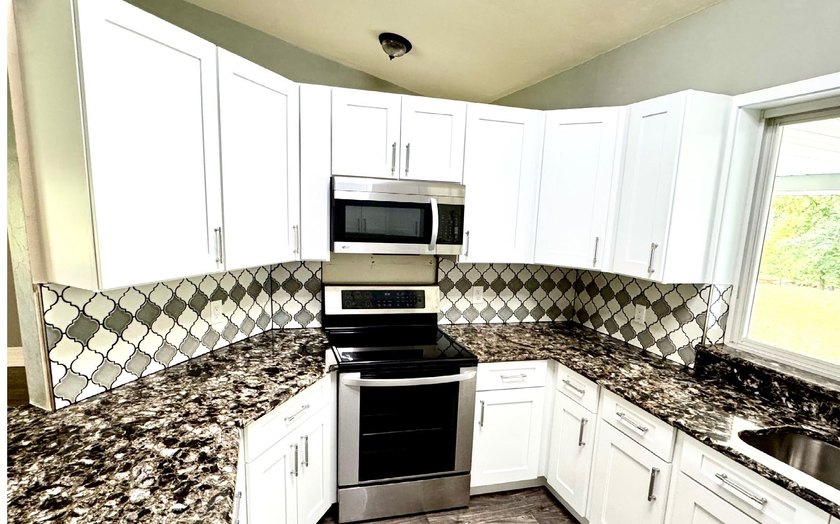 Welcome to your peaceful retreat in Lake City, Florida. This - photo 8