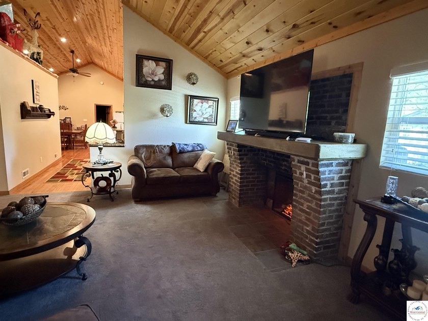 Looking for that optimal full-time home or weekend retreat? This - photo 41
