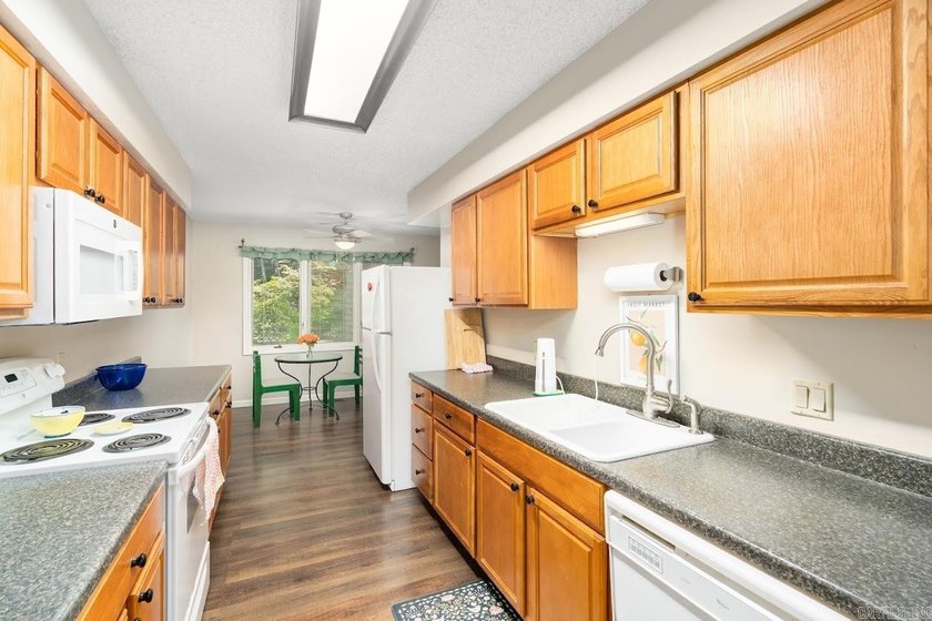 Rare find in Hot Springs Village! This golf-front property - photo 10
