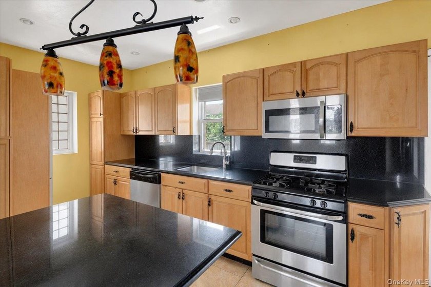Opportunity awaits at 227 Calhoun Avenue in Throgs Neck! This - photo 3