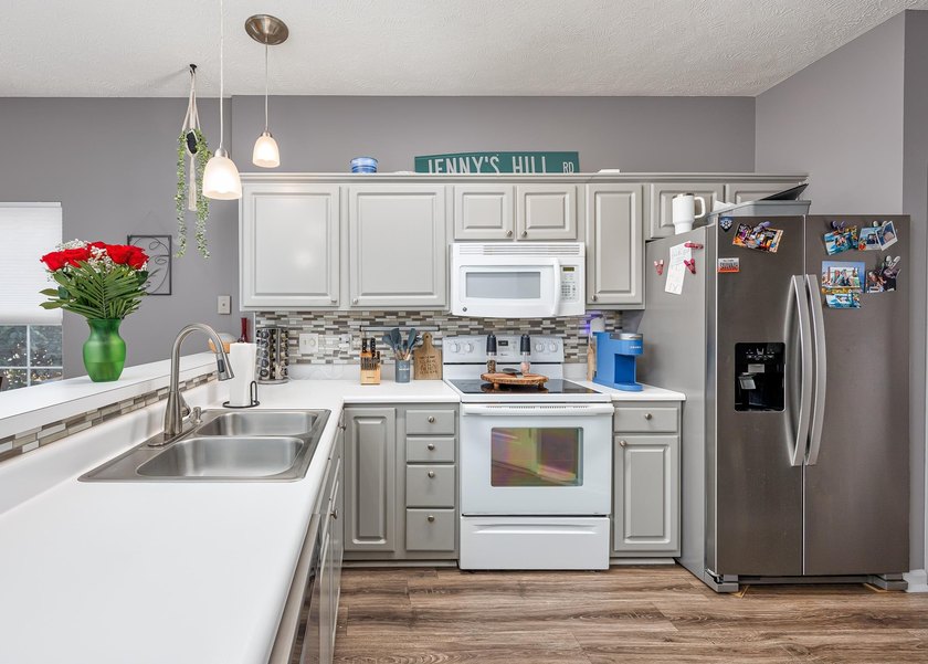 PRIDE OF OWNERSHIP SHOWS IN THIS HIGHLY DESIRABLE 1ST FLOOR, 2 - photo 11