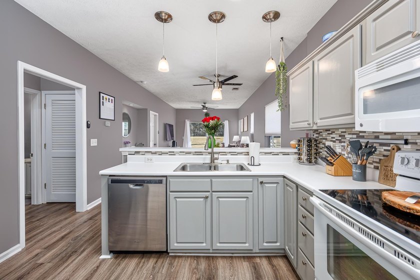 PRIDE OF OWNERSHIP SHOWS IN THIS HIGHLY DESIRABLE 1ST FLOOR, 2 - photo 12