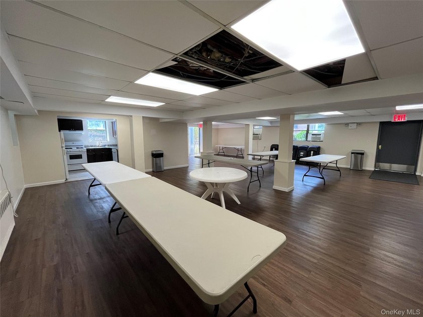 Step into this beautifully renovated 1-bedroom home and enjoy - photo 20