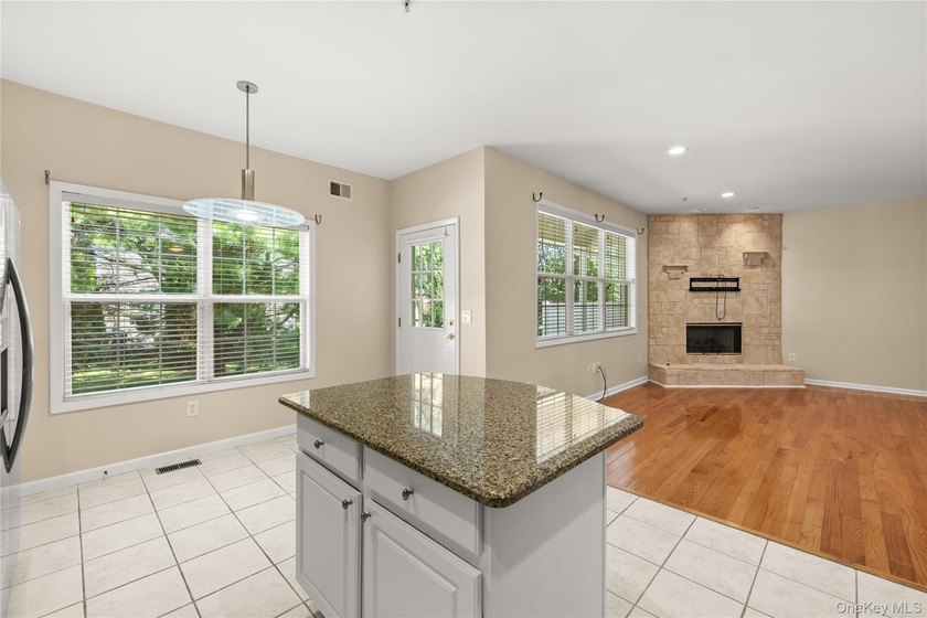 Beautifully updated three-bedroom, two-and-a-half-bathroom condo - photo 9