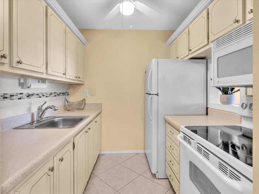 Beautiful coop with modern updates: Diagonal ceramic tile - photo 14