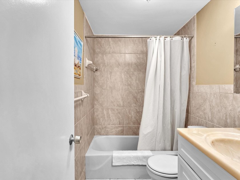 Beautiful coop with modern updates: Diagonal ceramic tile - photo 20
