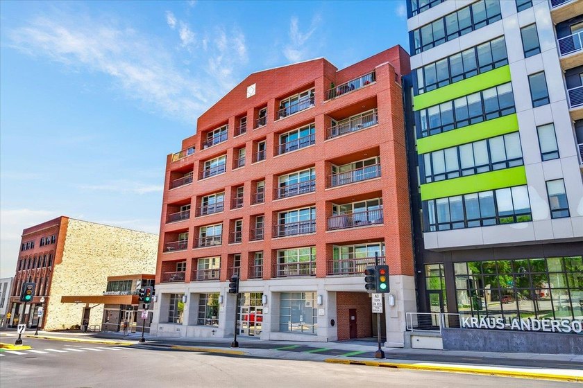 Contemporary, unique office condominium in the heart of vibrant - photo 5