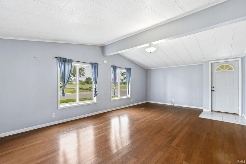 Well-maintained 3 bedroom, 2 bath home offering over 1,300 - photo 7