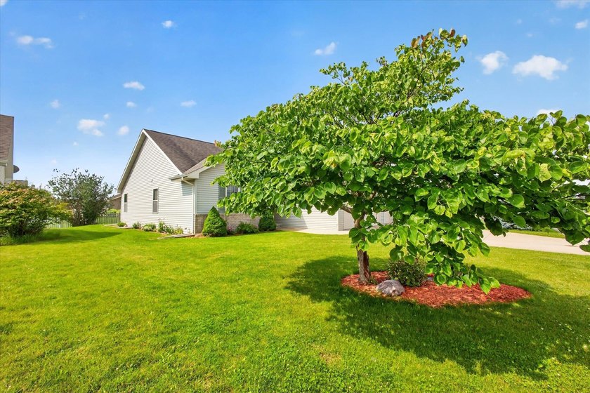 Don't miss this 2009 Energy Star approved ranch home in East De - photo 3