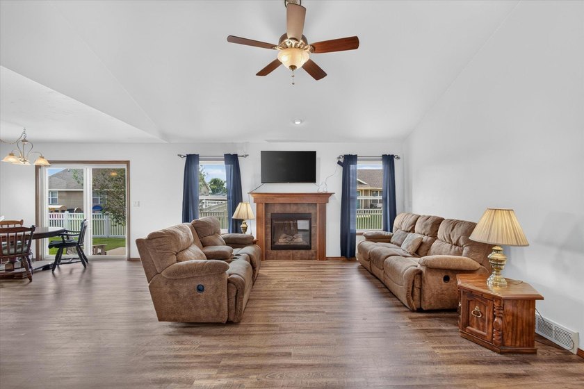 Don't miss this 2009 Energy Star approved ranch home in East De - photo 7