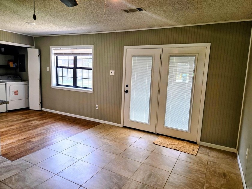 Welcome home to this charming 3-bedroom, 1-bath home that's - photo 6