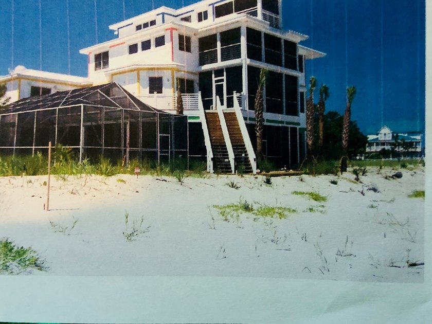 Experience luxury Gulf-front living in this spectacular - photo 2