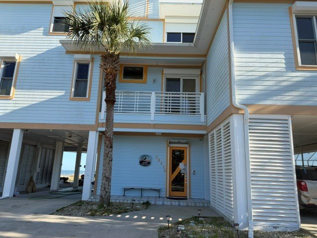 Experience luxury Gulf-front living in this spectacular - photo 4