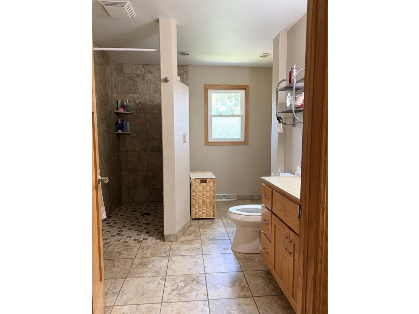 Welcome home to this conveniently updated Ranch situated on a - photo 8