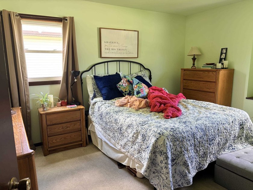 Welcome home to this conveniently updated Ranch situated on a - photo 9