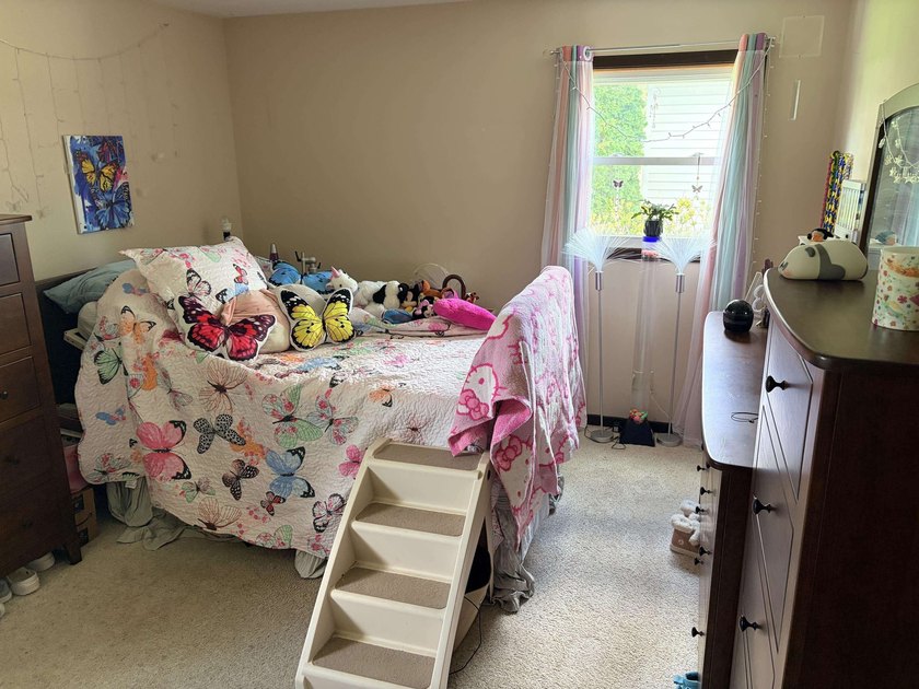 Welcome home to this conveniently updated Ranch situated on a - photo 10